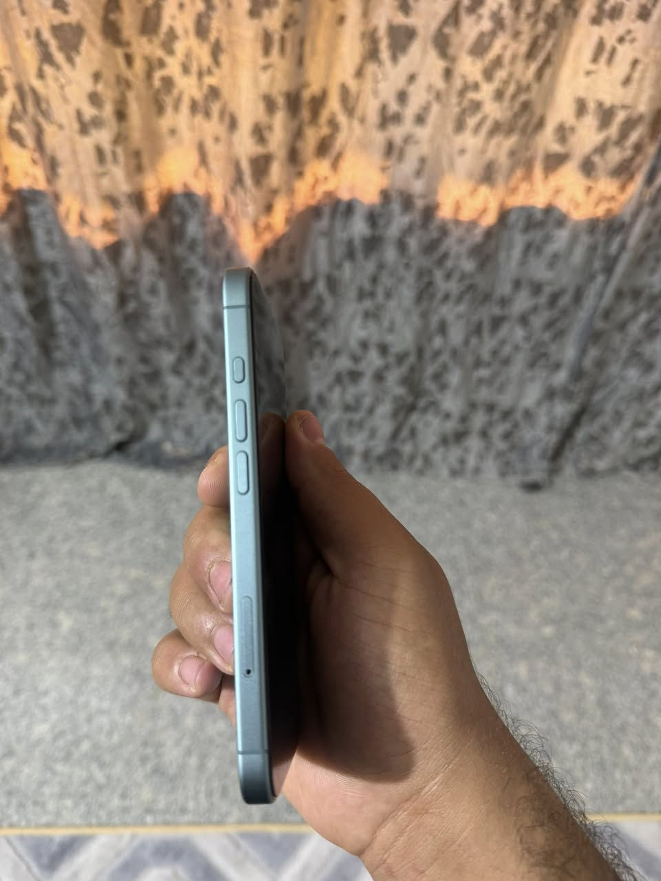 ايفون ١٦ بلاس
ذاكرة ١٢٨
بطارية ٨٩
نموذج m 
دبل سيم

السعر 930 
مكاني بغداد الاتصال ***********
