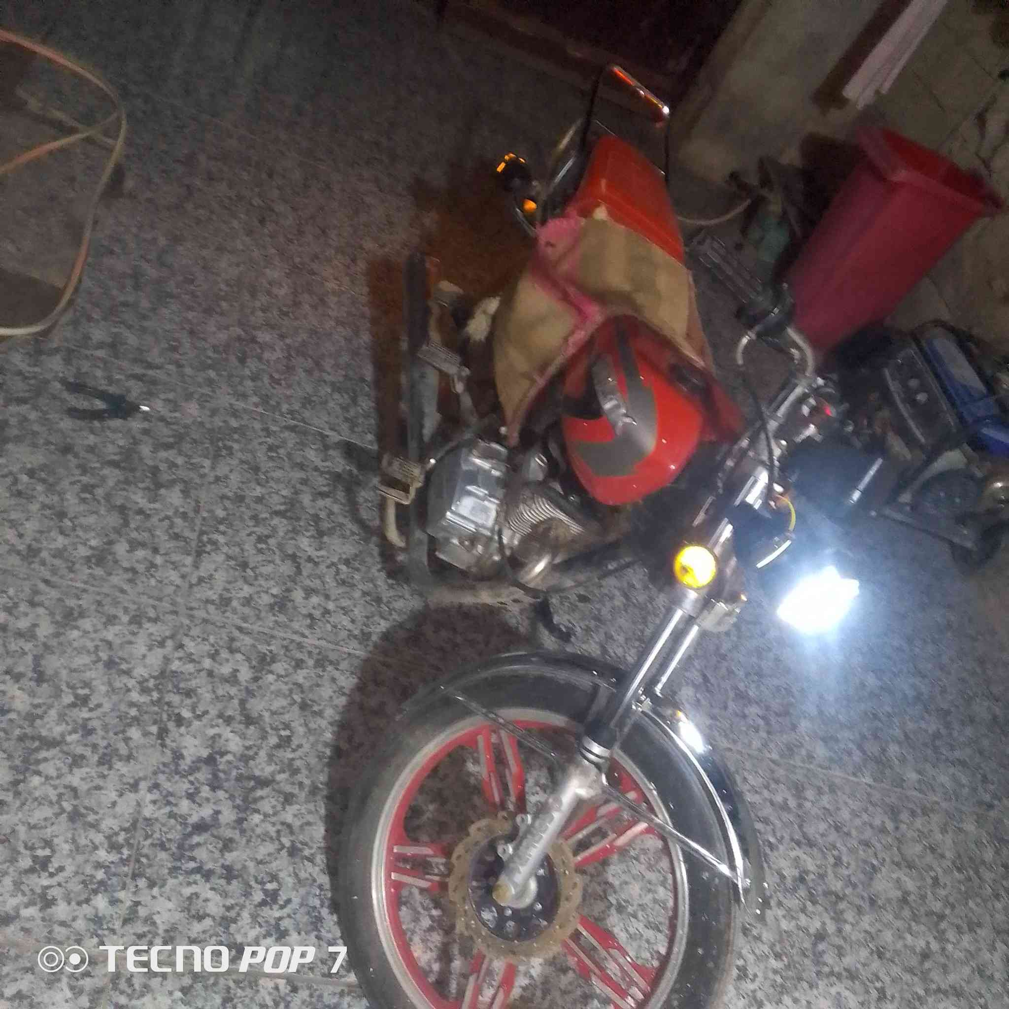 السلام عليكم شباب دراجه سيفان للبيع موديل 2022اي نقص مابيه دراجه حلوه سرعه و معدل  مكاني ديالى الخالص هبهب السعر 475وبيه مجال ل قليل للاستفسار ***********متواجد خاص
