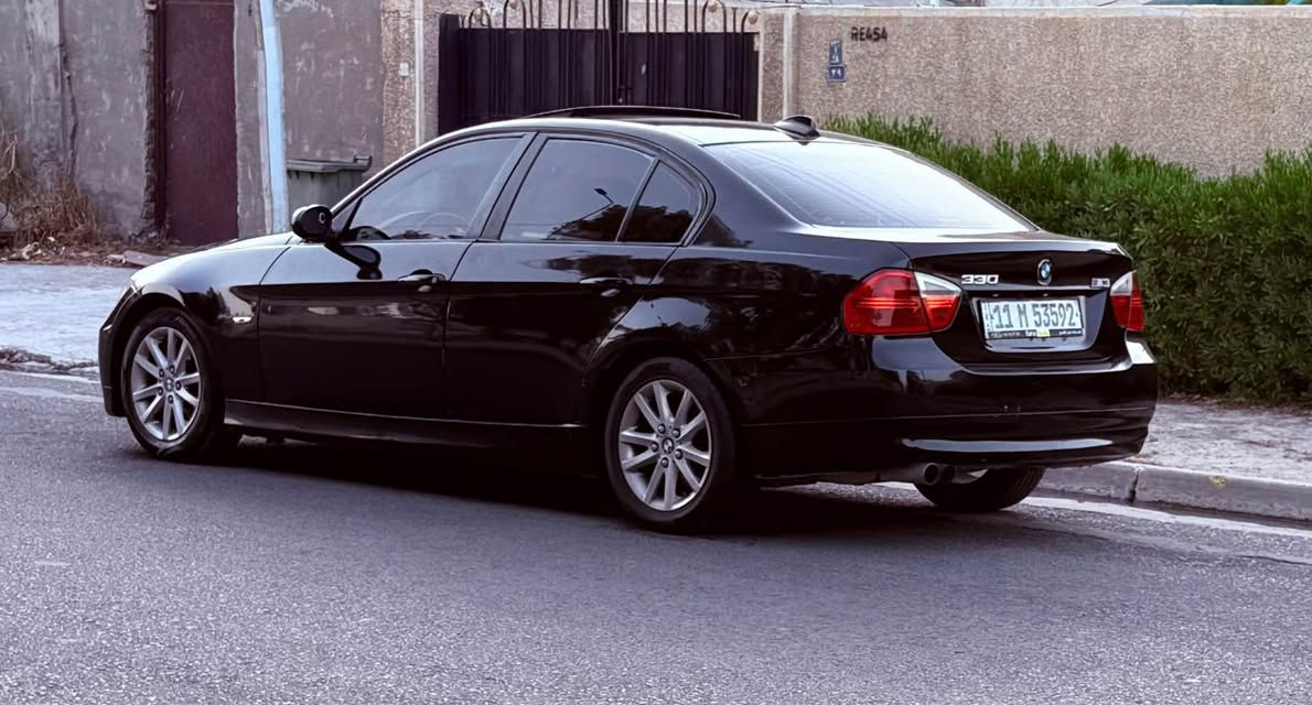 السلام عليكم  للبيع

BMW e90

موديل 2008 

مكينه 328

ويل 17 تخم تاير جديد 

صدر كله جديد 

تبريد شغال وثلج 

موصفات السياره 

دخول ذكي 

مري شفط تفتيح وتقفيل 

كشن هيتر وكهرباء 

سياره وارد امريكي  

ضربتها جاملغ امامي  وبنيد 

صبغ عام بسبب الجراد 

سياره حلوه ومرتبه وكلشي شغال بيها 

مكان سياره بغداد العامريه 

           السعر 85$

           رقم تلفوني ***********/*********** بغداد, العراق
