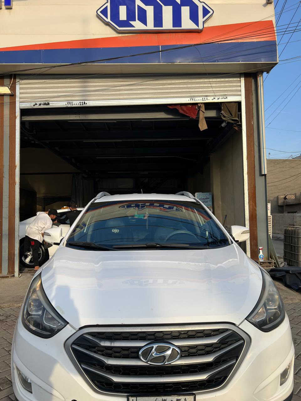 سيارة توسان موديل 2015
لون ابيض خليجي
محرك 2000
كير ومحرك فول منضومه تبريد جديدة 
كهربائيات كلها شغالة 
بيها صبغ  3 قطع ابيعلك احزام 
سنوية منتهية +رقمها الماني 
مكان بغداد بعيثة
رقم /***********
السعر/138وبي مجال
