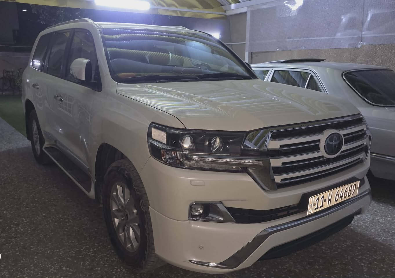 لاندكروز GXR وايت ادشن ساز  موديل ٢٠١٨ فول مواصفات كراسي جلد كهرباء ثلاث دكم ٣ شاشات سلايد محرك 4000 سته سلندر مكفوله عدا تكحيل بالباب الامامي عكس السايق بقدر اصبع مغلفه pbf نوعيه راقيه ضمان عشر سنوات السيارة ماشيه ٩٥ الف قابله للزيادة رقم بغداد حديث مكان السيارة بغداد  السعر ٥٦٥ ورقه وبيها مجال بسيط جدا رقم صاحب السيارة ***********
