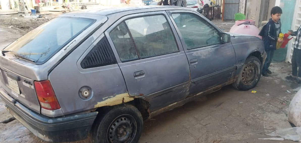 السعر ١٦ ورقه وبيه مجال بيع مستعجل
سلام عليكم سيارة اوبل كاديت

موديل 1992 كير مكينه وحداديه تايرات 

السياره حلوة السعر ١٦ ورقة وبيه مجال 

المكان الديوانيه حي الصدر الثاني 

للستفسار ***********
