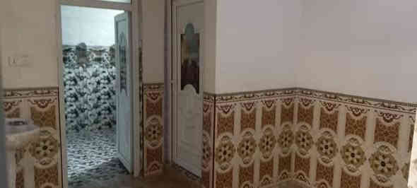 السلام عليكم
شقه للايجار حي الشيماء علا سايدين 40
غرفتين وهول ومطبخ وصحيات 
ايجارها 175 
***********
***********
