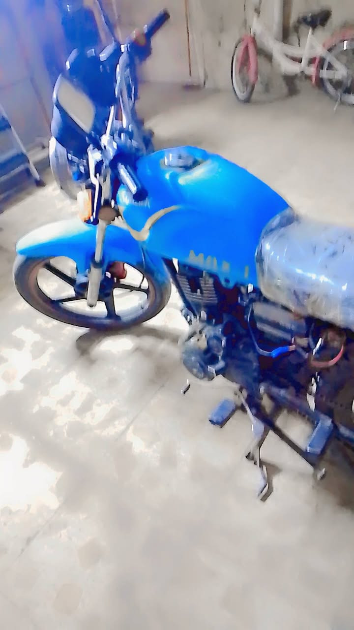 سلام عليكم دراجه سونك ماكس مكينه مكفوله دراجه فول بس نقصه صفاحية يسره وقبق بنزين والسلف مرات يعلك بس دراجة حلوه ونضيفه موديل نهاية  2024 مكاني بغداد الشعب *********** سعره (725) وبيها مجال
