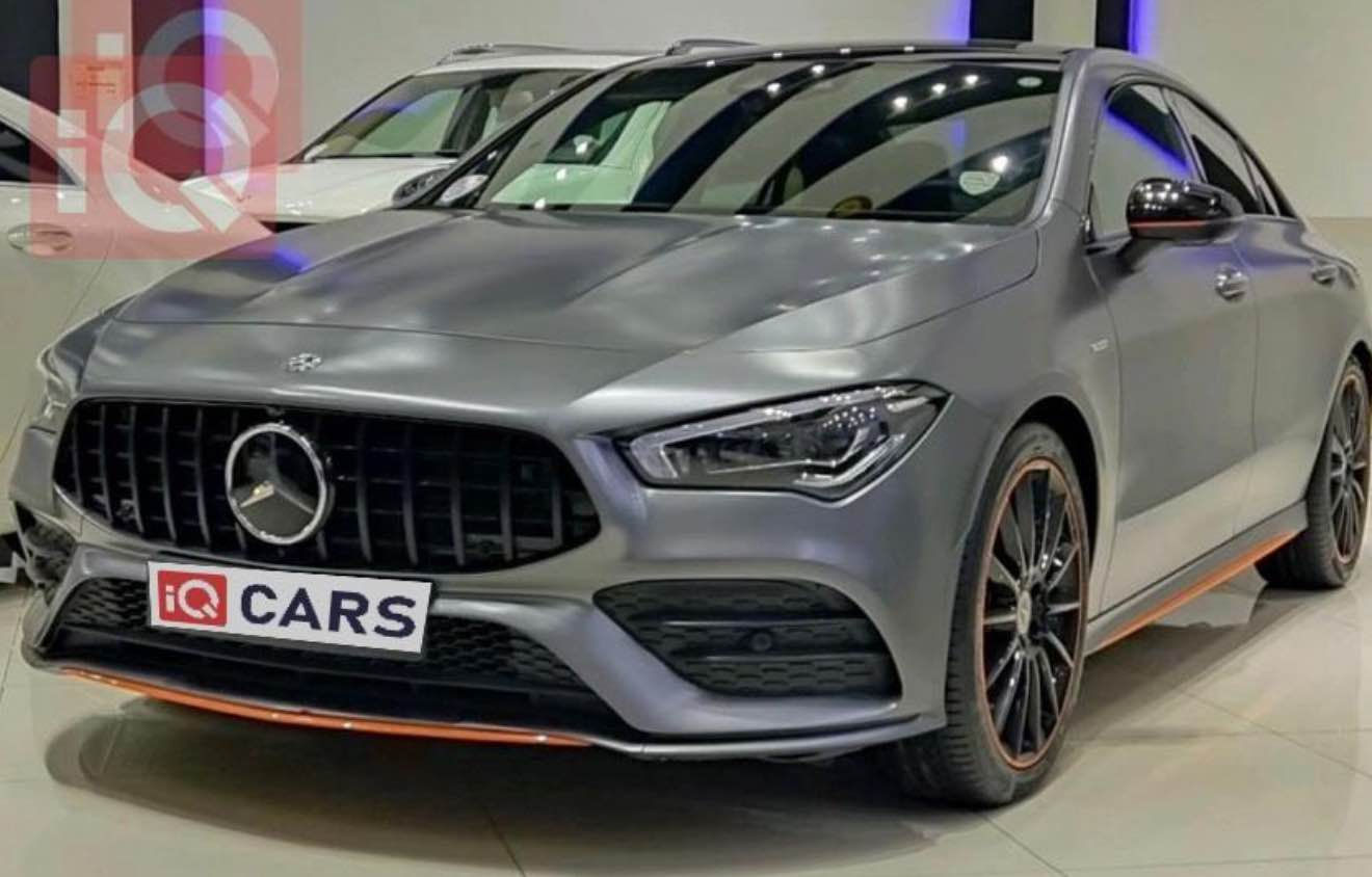 للبيع — Mercedes-Benz CLA C118 AMG Line – Edition 1 (Orange Art / Launch Edition) 2019

أول إصدار خاص نزل مع الجيل الجديد من CLA لسنة الإطلاق فقط،
نسخة محدودة صممتها مرسيدس لتعطي شكل وروح CLA45 AMG من المصنع مباشرة، وليس تعديل لاحق.

⸻

مميزات Edition 1 الأصلية
 • حزمة AMG كاملة خارجية
 • تفاصيل Orange Art البرتقالية الأصلية (خارج وداخل)
 • جنوط 19 إنج رياضية خاصة بالإصدار
 • Black Sport Package
 • شبك رياضي Diamond
 • ديفيوزر وجناح رياضي
 • مقاعد سبورت بخياطة برتقالية
 • إضاءة محيطية متعددة الألوان
 • تصميم أقرب لفئة AMG من حيث الشكل والهوية

⸻

الإضافات على السيارة
 • كت CLA45 AMG كامل
 • لون نفطي مطفي بلادي
 • حماية PPF
 • تضليل ألماني بلادي 87% خلفي (بموافقة رسمية) + 50% أمامي
 • الجامات الخلفية بلادي — رؤية واضحة من الداخل وعتمة كاملة من الخارج
 • صدر أمامي جديد أصلي مستورد من ألمانيا قبل شهرين
 • نظام تعليق هوائي (راحة أعلى من فئتها)

⸻

الحالة

المسافة: 110,000 كم

بشفافية:
 • ضربة مصبوغة باب السائق والباب الخلفي جهة السائق
 • الرفرف الخلفي جهة الراكب مرجّع BDR
(دون تأثير ميكانيكي)

مصروف على السيارة قرابة 4000$ بقطع أصلية مستوردة مباشرة من ألمانيا.

⸻

السعر: 29,000$
مجال بسيط للجادين فقط

سيارة تختلف عن نسخ CLA الاعتيادية، إصدار إطلاق محدود بهوية خاصة لمن يبحث عن نسخة مميزة وليست مجرد موديل

للتواصل

+964 770 810 2398 بغداد, العراق


**إذا كنت صاحب هذا الإعلان وتريد حذفه لأي سبب، رجاءا أرسل رسالة إلى الدعم الفني**