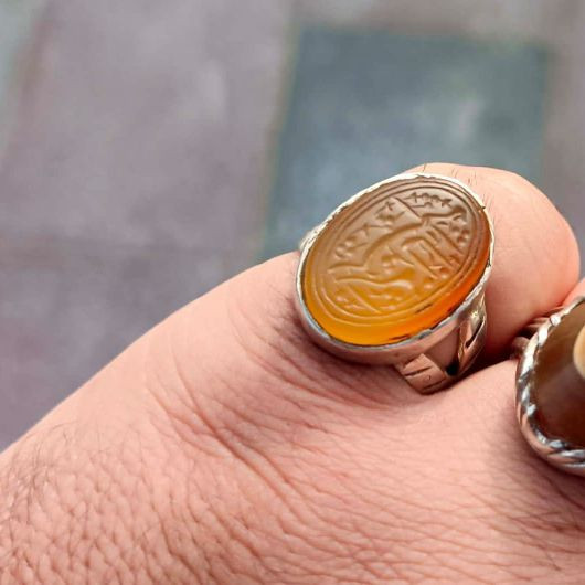 السلام عليكم يمانيه صفره قديمة وخط قديم صياغة يدوي سعر 65 مكان ناصريه توصيل موجود ***********
