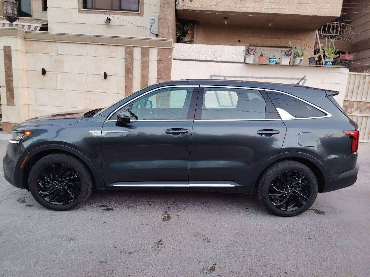 سورنتو موديل ٢٢ وارد أمريكي بدون ايرباك حادث بابين صفحة السايق رقم بغداد مواصفات عادية ماشية ٨٢ الف مكاني حي التجار شراي يتصل على ***********صور الحادث عارضه ٢١٨ ورقة وبيه مجال
