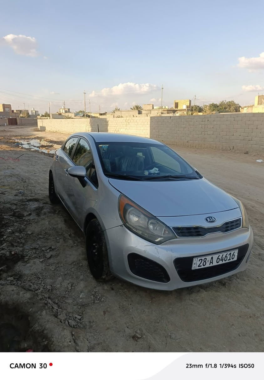 السلام عليكم كيا ريو مديل 16 السياره وارد امريكي ضربه خفيفه من كدام صفحه السايق السياره نضيفه شوف عينك تبريد شغال حداديه نضافه 90  السياره خير من الله ما عايزها شي السعر 80 قفل للستفسار ***********
