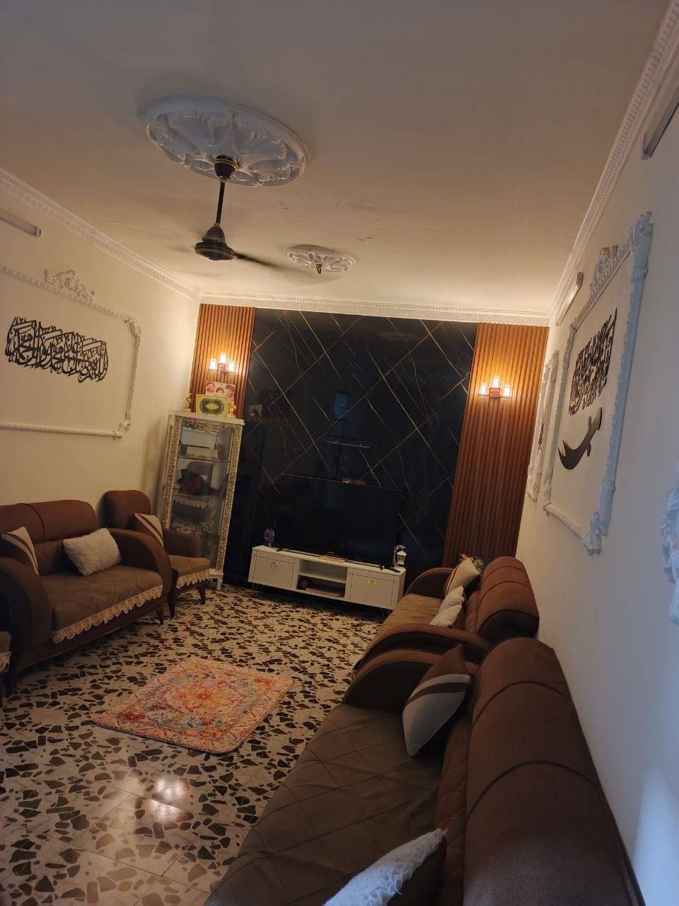 السلام عليكم 
🏠بيت  للبيع طابق ونص 
......✴100مـــــــــتر (النزال8-----والجبهة12)
🔹منطقة الاصلاح -شارع الجزيرة
يحـــتوي البيت:
(استقبال ---ثنين غرف نوم ---ومطبخ بارد ومطبخ حار ---وصاله --وصحيات كاملة)
*الطابق الثاني* مامسكف وبي غرفه كامله سندويج.

 ☎️الرقم للاستفسار:
♠السعر خاص♠


**إذا كنت صاحب هذا الإعلان وتريد حذفه لأي سبب، رجاءا أرسل رسالة إلى الدعم الفني**
