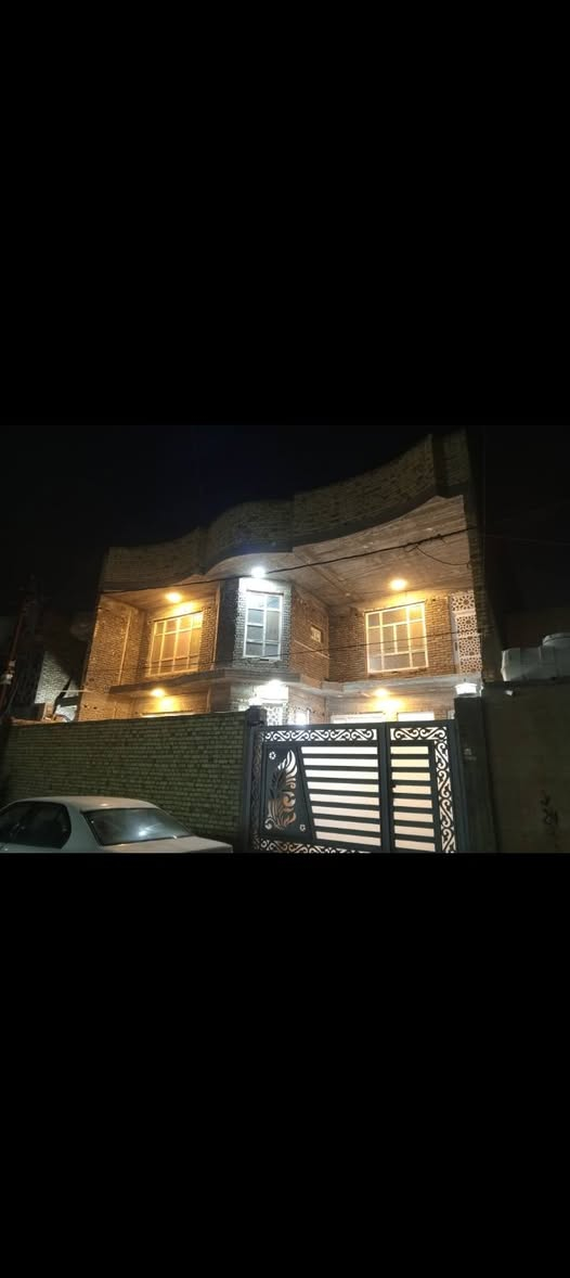 السلام عليكم بيت بخاجية الضباط قرب مدرسة النهرين الاهلية يتكون من 4غرفنوم صالة وهول  مطبخ حار بارد مع 5حمامات ومنورين الواجهة الأمامية 12.5 النزال20المساحة الكلية 250 للبيع علما سنة البناء22 الاتصال على الرقم التالي ***********
