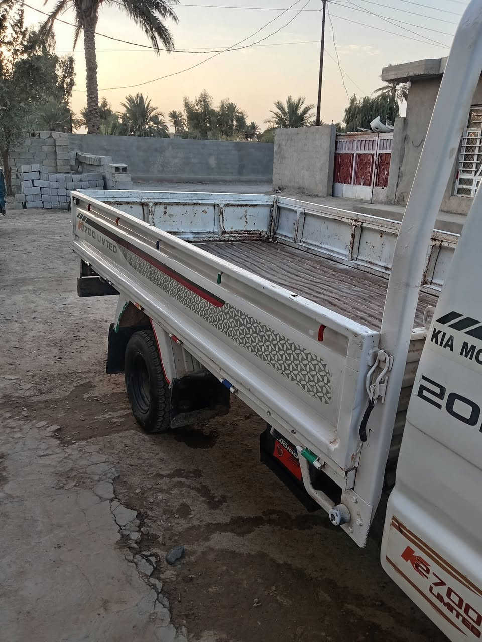 السلام عليكم بدي بلادي مال كيا حمل للبيع مكان بغداد تاجي السعر 750 ***********
