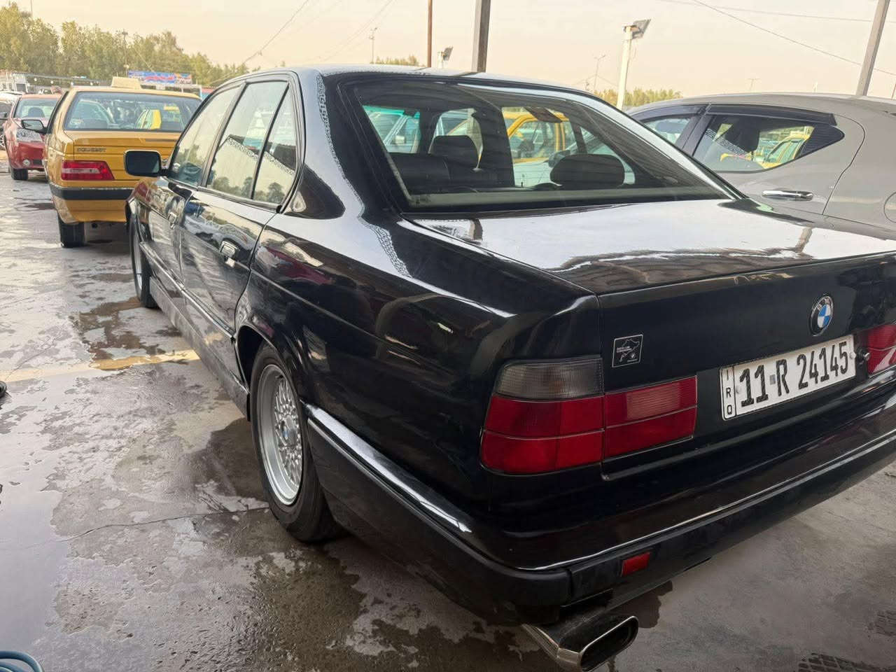 Bmw 535
 موديل ٩٢ كير عادي مكينة بحالة ممتازة تبريد شغال فتحة سلايد طخم تاير جديد ويل خلية باتري جديد سنتر لوك جام كهرباء غرفة نظيفة جدا مصبوغة عام جمالية بيها ضربة بالجاملغ الايمن الخلفي جانبي . السعر ٥٦ ورقة التواصل ( *********** ) . رقم انكليزي بأسمنا تحويل مباشر مهزوزة السيارة قبل شهرين . دعاميات ٩٤ ابو الاشارة . العنوان بغداد الكاظمية .
