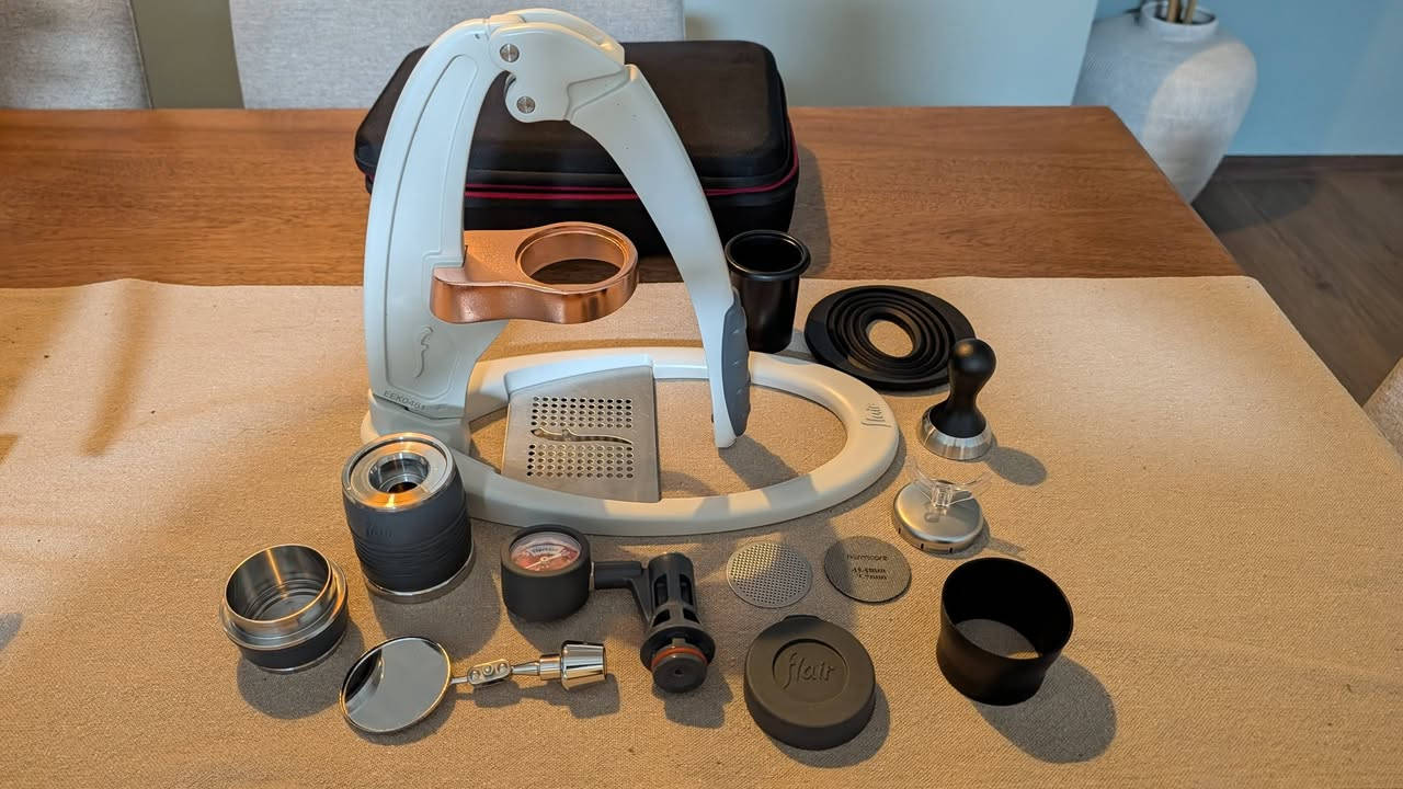 أجهزة و أدوات قهوة للبيع نستخدم 3 أشهر و مضمونة 100%
1. Flair Pro 3 - 375,000 IQD
2. Flair Pro 3 accessories (black stand, extra cylinder chamber, 2 tamper & distributer tools, puck screen, 2 shots spout, silicon sleeve) - 100,000 IQD 
3. Timemore Fish Smart Kettle - 80,000 IQD
4. Timemore Chestnut C3S PRO - 90,000 IQD


**إذا كنت صاحب هذا الإعلان وتريد حذفه لأي سبب، رجاءا أرسل رسالة إلى الدعم الفني**