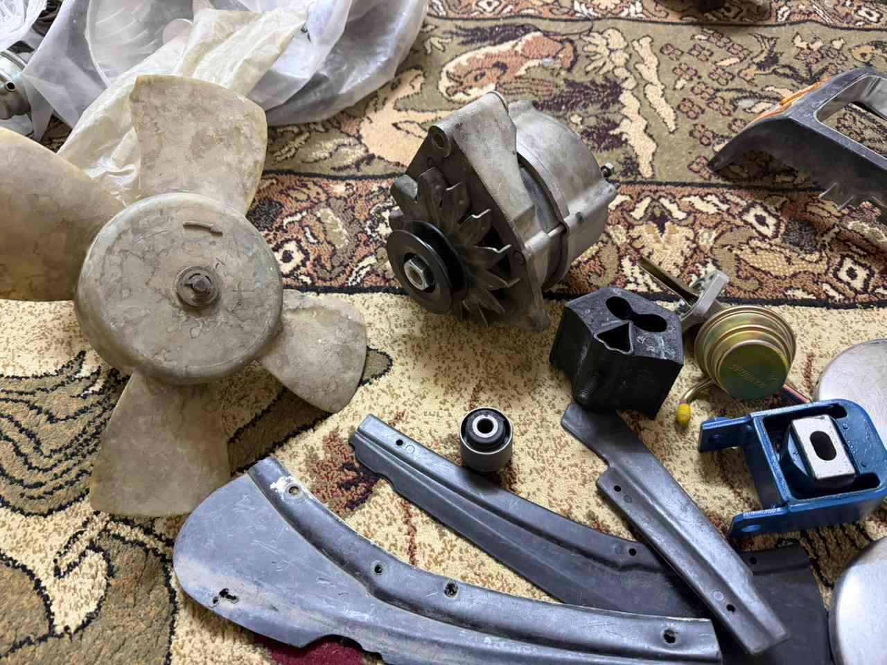 للبيع
عطر دشبول
عطر لايت 
قاعد بك لايت 
فيتبم جديد بل كارتون 
بنكه بل شرط
دينموا بل شرط
ألكابريتير 
مسجل ابيع فحم 
كيجات ابيع فحم
زعانف خلفي
كبات اصلي الوك 
لا ستيك دبل 
درايم شفت 
دكت تبريد
مرايا جانبيه بلادي 
روله
دبه دهن بريك
بلك لايت عالي ناصيه


**إذا كنت صاحب هذا الإعلان وتريد حذفه لأي سبب، رجاءا أرسل رسالة إلى الدعم الفني**