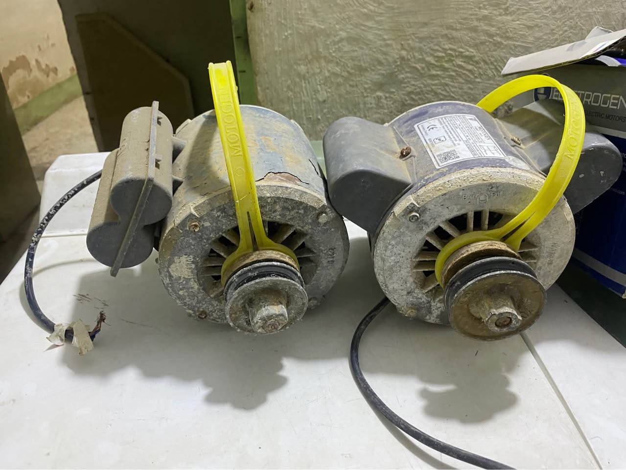 مزاد انس الوندي 

ماطور مبرده حجم 2 ونص سرعتين عدد 3 كلش انظاف واحد منهن جديد بعده شلع ب 135 الف 

تلفزيون حجم 32 نوع شينون كامل شاشه بدون اطار سعر 80 الف مره لو مرتين مشغليها بعدها النايلون بيها وبالكارتونه مالته 

للاستفسار مراسله الصفحه او اتصال  عل رقم 

***********

عنوان بختياري اول شارع السيطره قبل خليل ابو باله خناقين, ديالى
