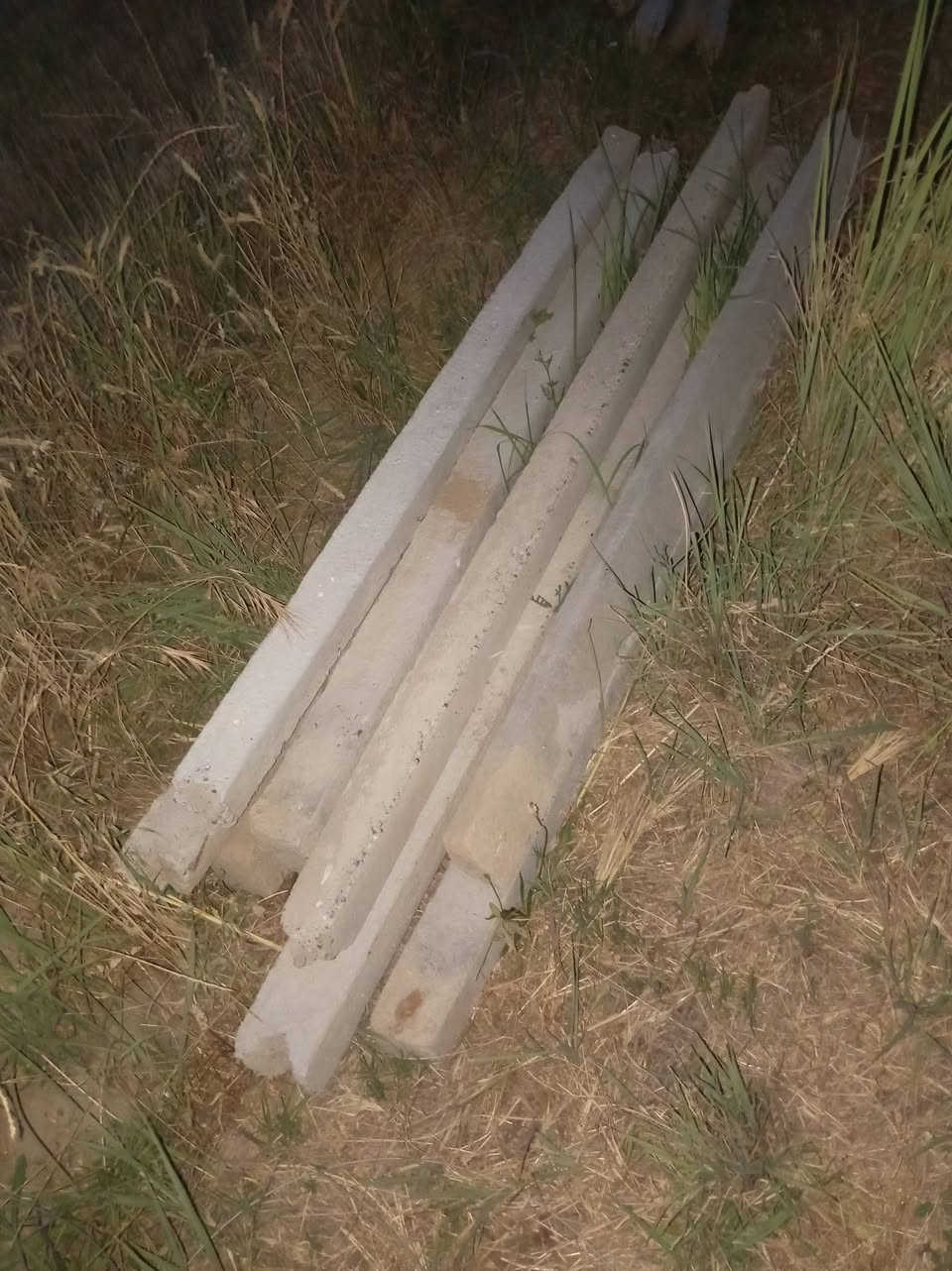 يوجد دنك واحد تسعين دنكه للبيع بخمسه لاف بكاع خلف الحمام بحارت الحنتوش وهاذه رقمي *********** الشراي يتصل
