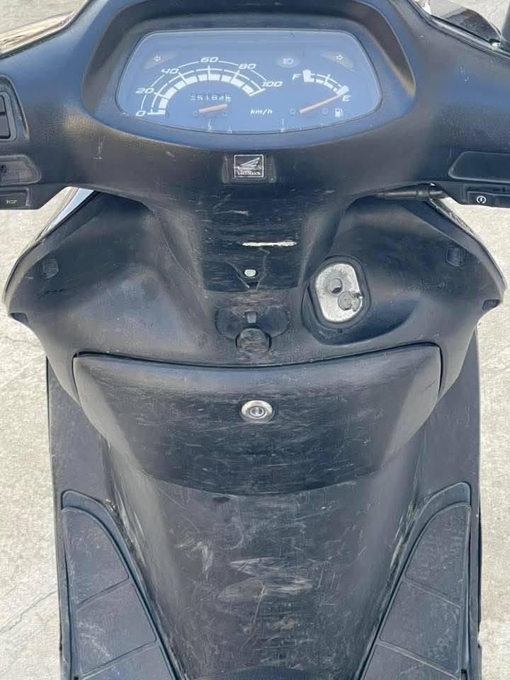 السلام عليكم
دراجه سبيسي ياباني مكفوله كفاله عامه
بريك امامي خلفي جديد 
كهربائيات كلها كامله  
اوراق اصوليا كامله
 400 الف قفل من الاخير 
بغداد البياع حي العامل 
*********** بي واتساب
