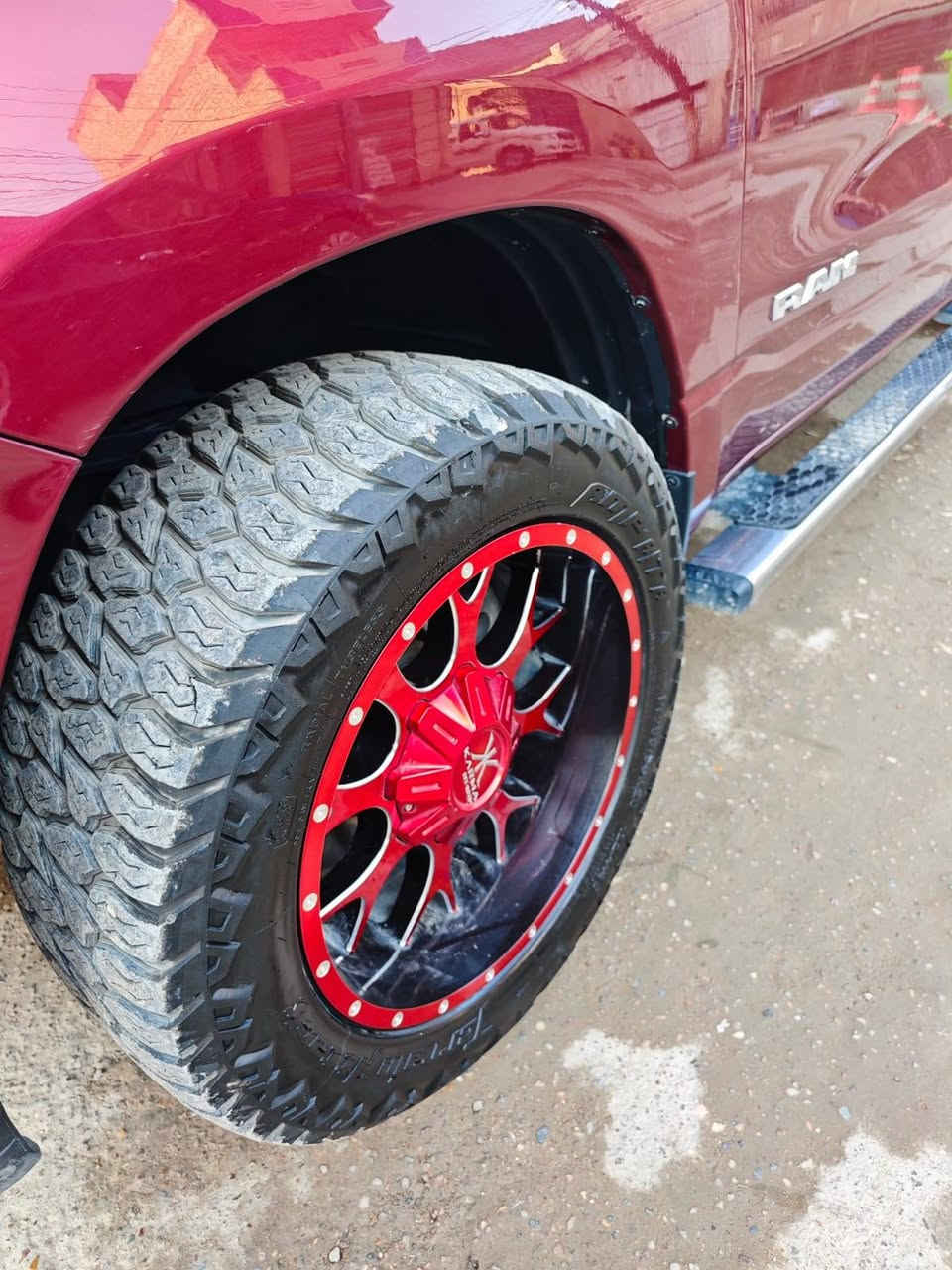 سلام عليكم

دوج رام 2023 . محرك 5700. 

السياره جديدة جدا ماشيه (8000) فقط.مواصفات عادية
فور ويل.. كاميرا خلفية.. كرسي كهرباء . السياره احلى من الصور

 . حادثها  جاملغات خلفية فقط  وصندوك. ترقيم جديد بأسمي
 السعر (320) وبي مجال بسيط.. بيع فقط بدون مراوس

*********** . بغداد/ سبع ابكار
