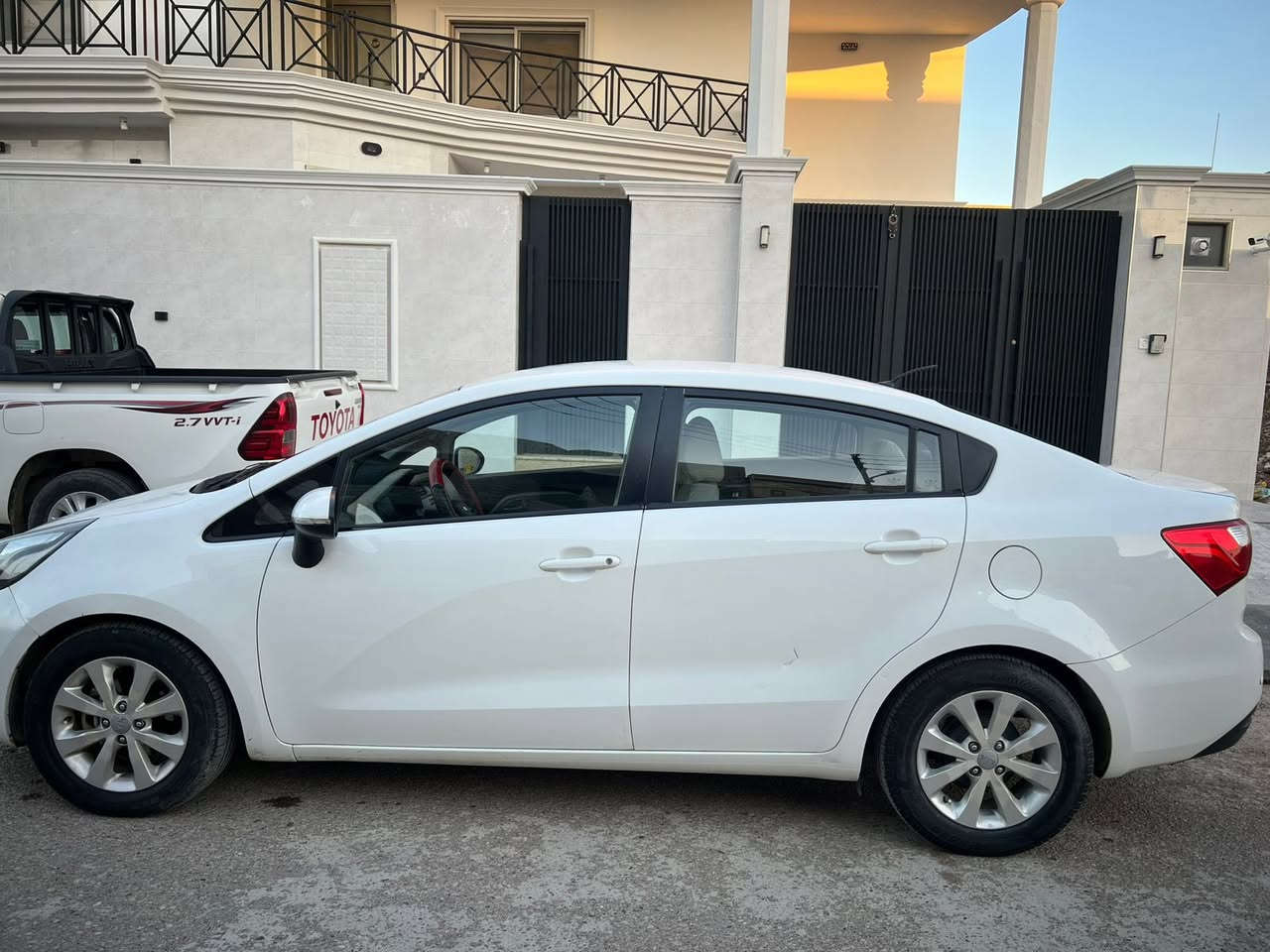 سياره كيا ريو 2015 سياره حلوه وخير من الله تبريد تدفئه  تايرات جدد وسياره. شوفت عينكم  خير من الله سعر الاتصال ع رقم ‭0782 485 8090‬
