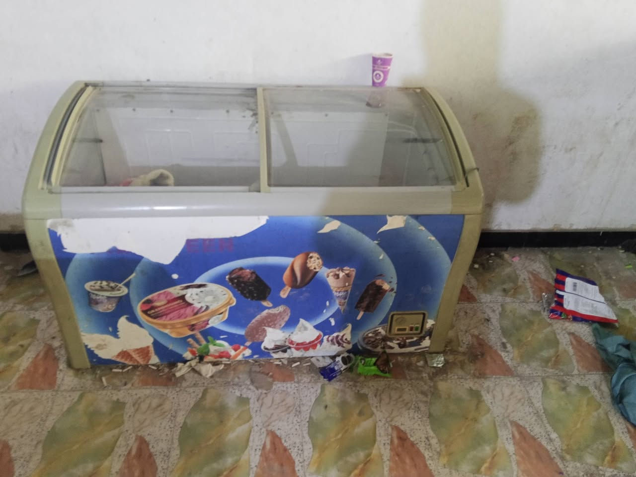 للبيع
ثلاجة عدد 2 
مجمده 
***********
