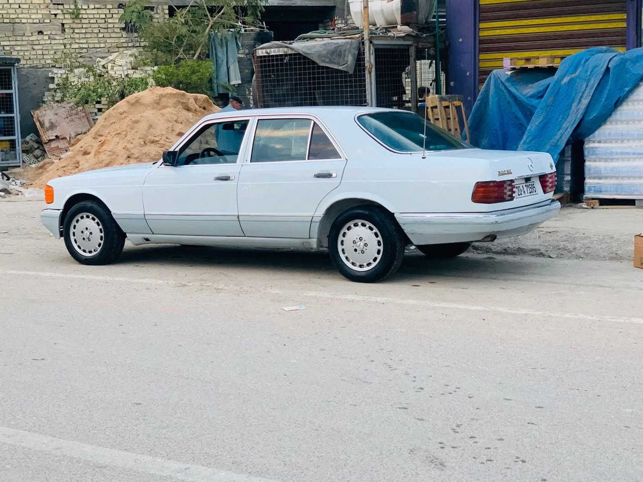 السلام عليكم 
لبيع مارسيدس موديل 89محور  سيارة حلوة ونضيفة رقم ديالى الجديد بسمي تحويل مباشر مكانها بغداد تجي شوفها وبيك خير وتدلل
الاتصال ***********
