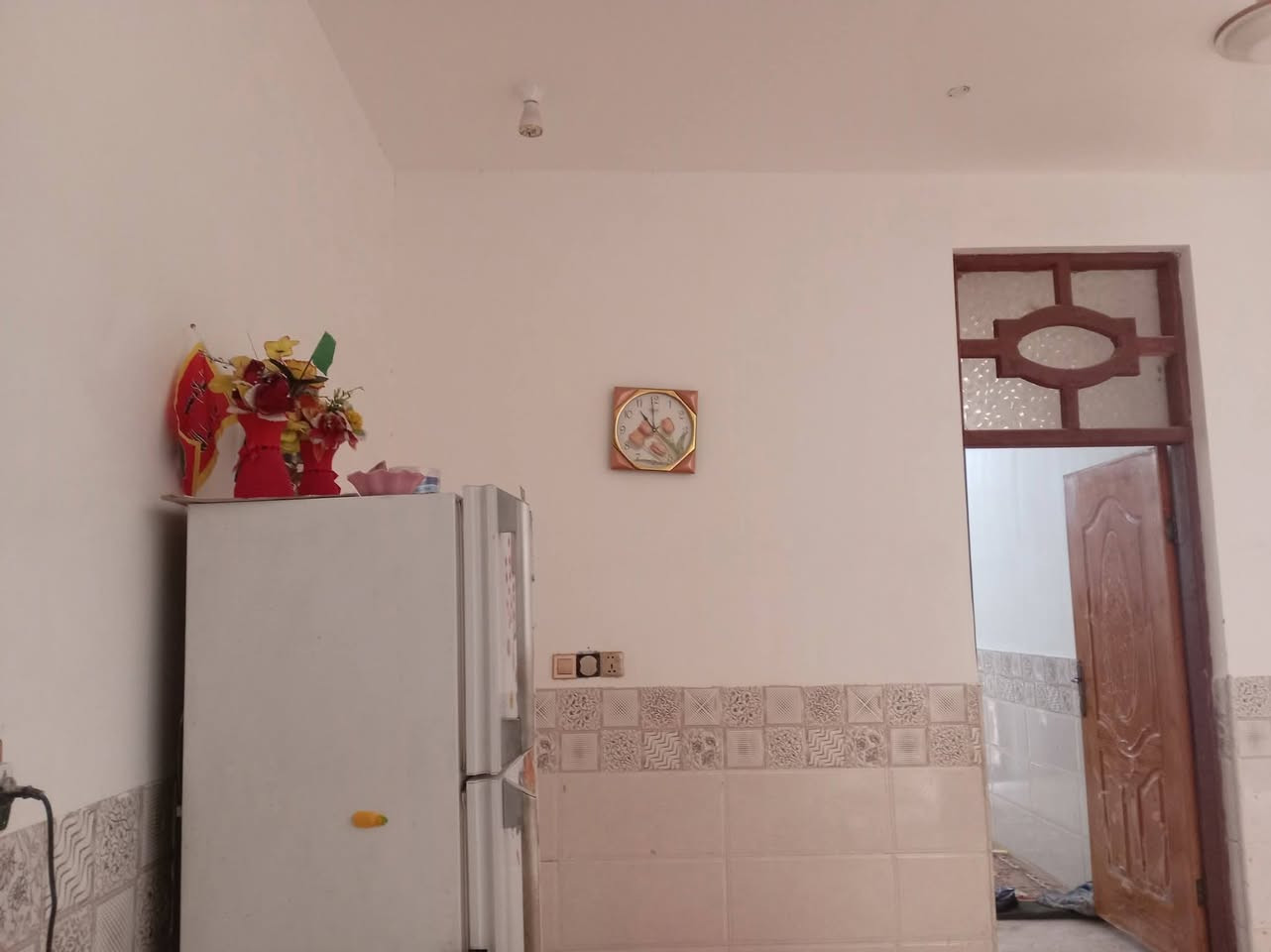 مشتمل للبيع حي الحكيم مساحته ١٢٠ متر غرفة نوم وهول استقبال مطبخ بشارع المركز الصحي منطقة الوائليه مدارس ابتدائية ومتوسطة مركز صحي طابو سند ٢٥ البيت مرقم.   تبليط وصب بالباب شارع
الاتصال واتساب ***********
