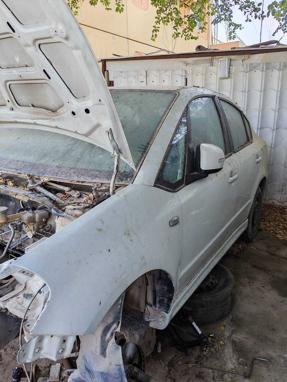 السلام عليكم سازوكي sx4 2008 وارد امريكي مصبوغة عام رقم بغداد بأسمي السيارة مفصخه كل غراضها موجودة جبتلها مكينة وكير وضفيرة وعقل مال 2013 ومارهمت لان الضفيرة بيها حرك بشي بسيط وضفيرتها وعقلها ومكينتها وكيرها القديمات هم وياها بس المكينة تعبانه القديمة تريد تاخذها رقم تريد تفصخها تريد تحورها كورلا بكيفك كشرها مامكفول صدرها نظيف تايراتها نص عمر داخلها زين  ***********مكاني بغداد الي تفيدةاني بخدمته
ب٢٨ورقه
