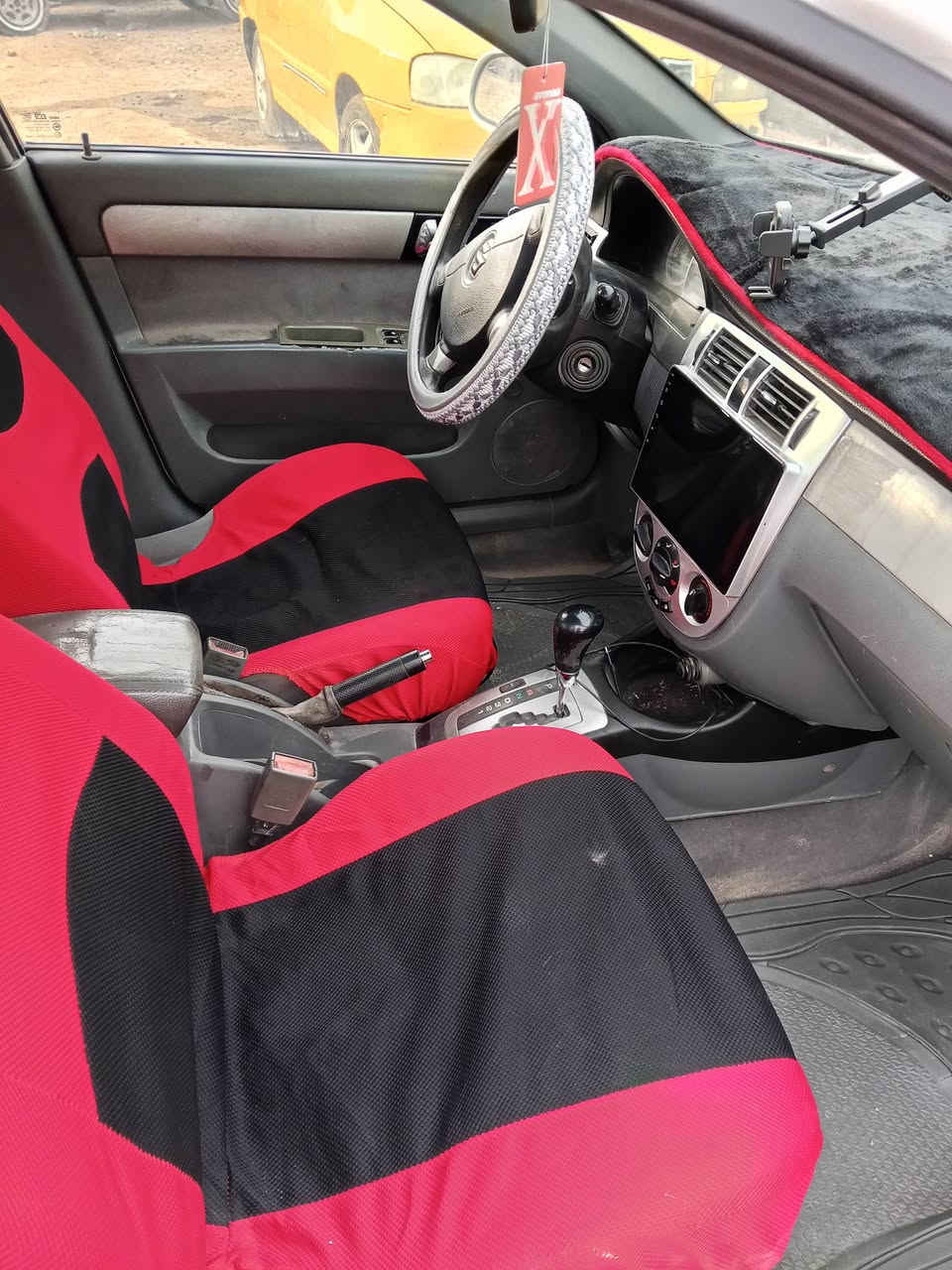 فورنزه 2008 رقم بغداد باسمي  جاهزه من كلشي كبل للشارع نضيفه كير مكينه خير من الله باتري جديد تخم تاير صدر امامي خلفي بس صفحه السايق مرشوشه اثر شخوط  بس عندي وحده من الدوسات مبينه بصوره مكان بغداد السعر 58 
***********
