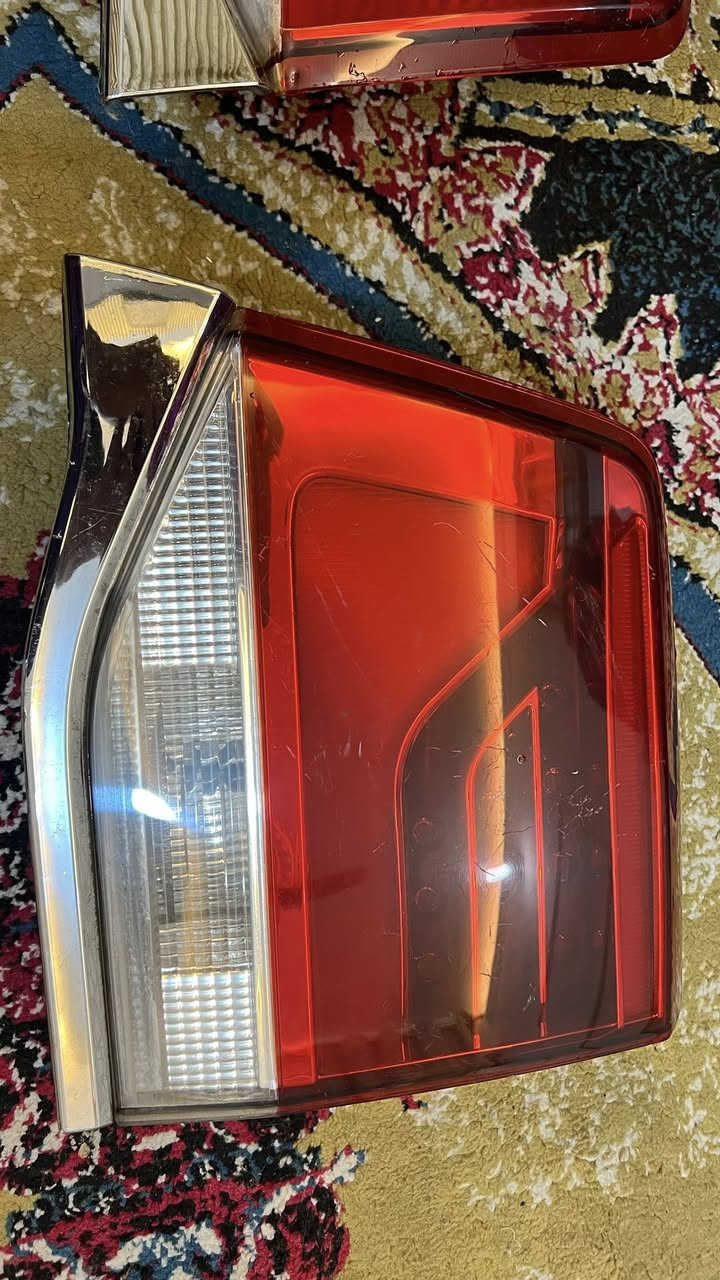 السلام عليكم
بكلايت صندوك خلفي موديل 2021 زوج ايمن وايسر كامل 
المكان بغداد للاستفسار الاتصال او واتساب ***********
