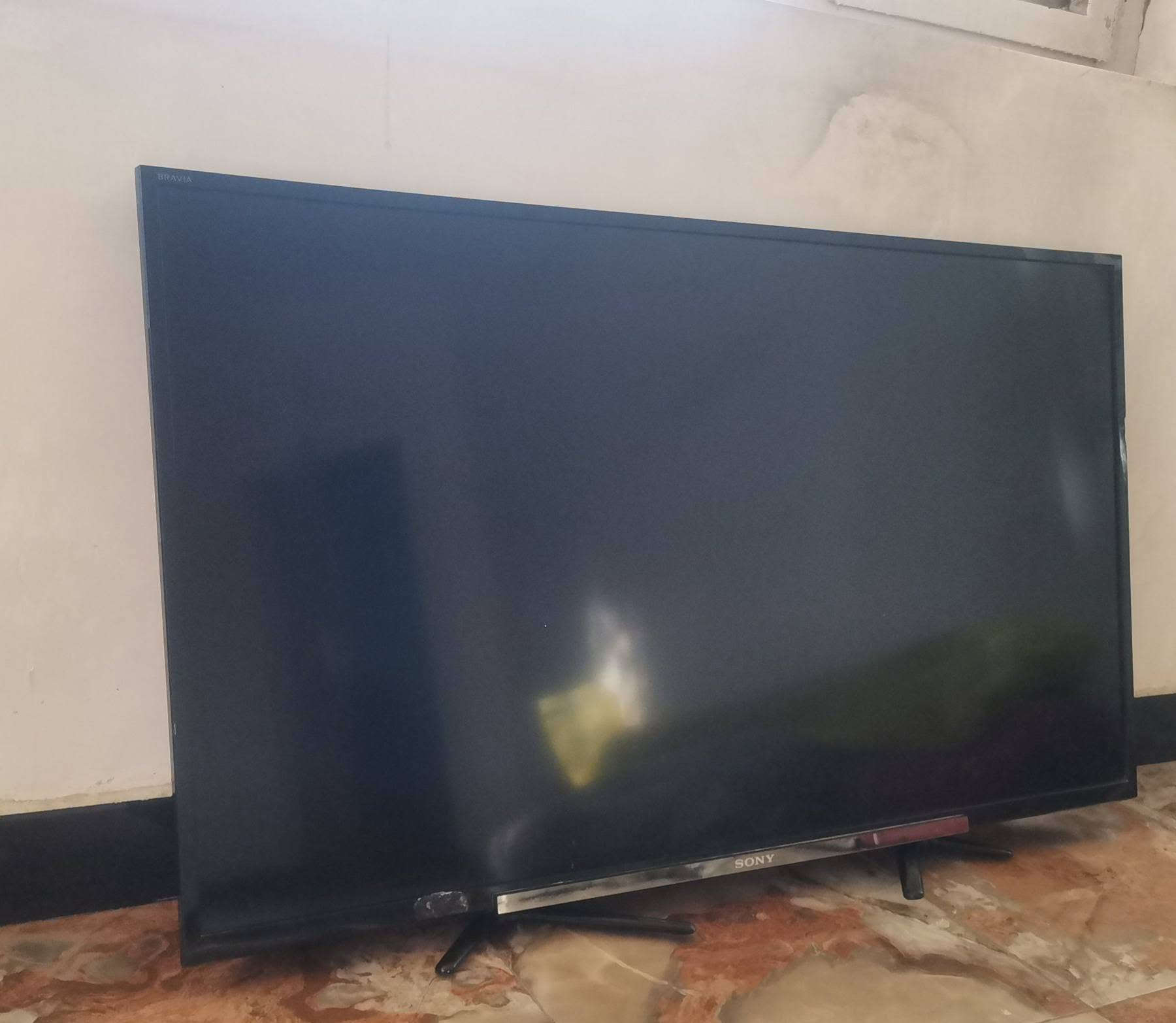 سلام عليكم شاشه SONY الحجم 50 مستعملة للبيع شغاله على الفحص بغداد البياع حي الرساله الثانيه سعر 170 بيه مجال ***********

