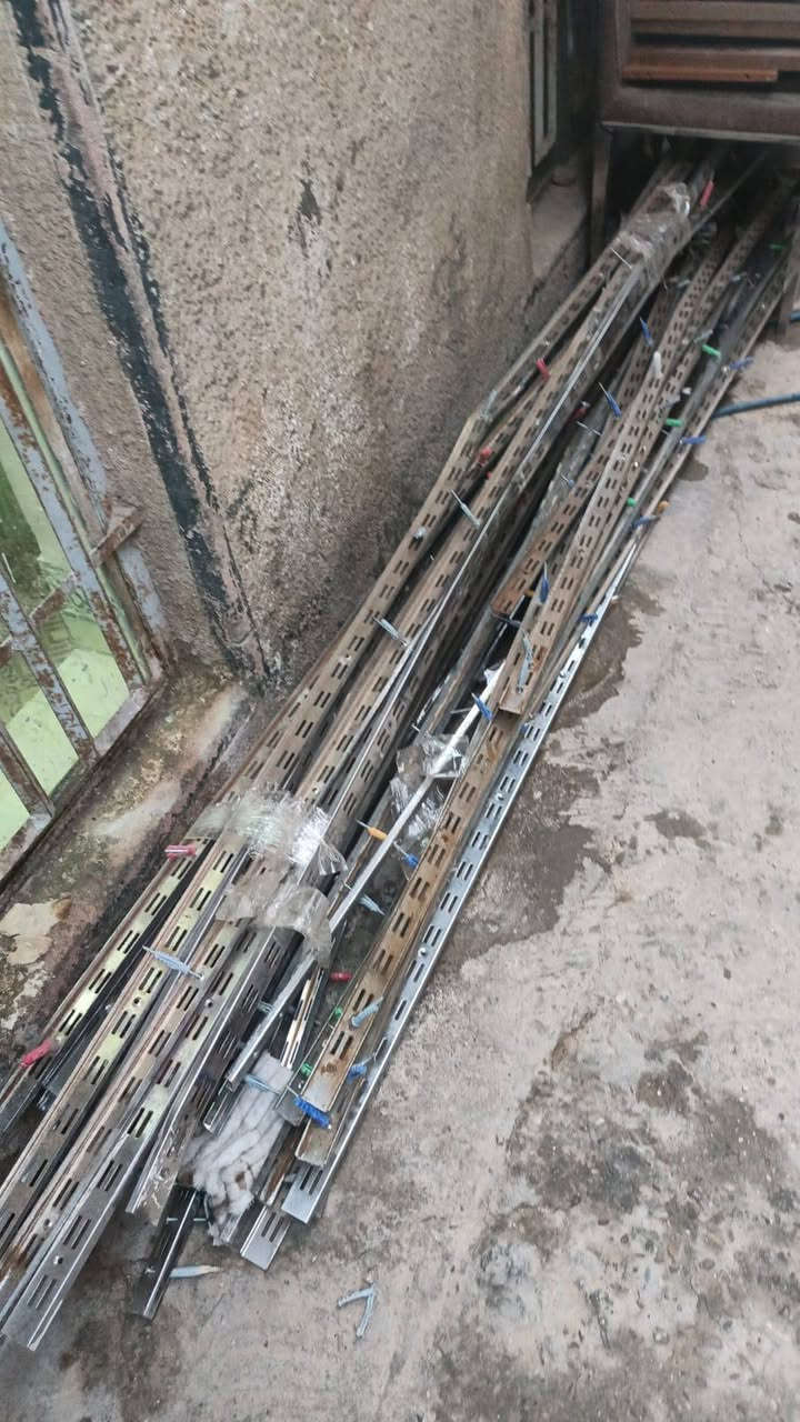 مليكانات مختلف الاحجام
مع سجج وحمالات ملابس واحذية
***********
