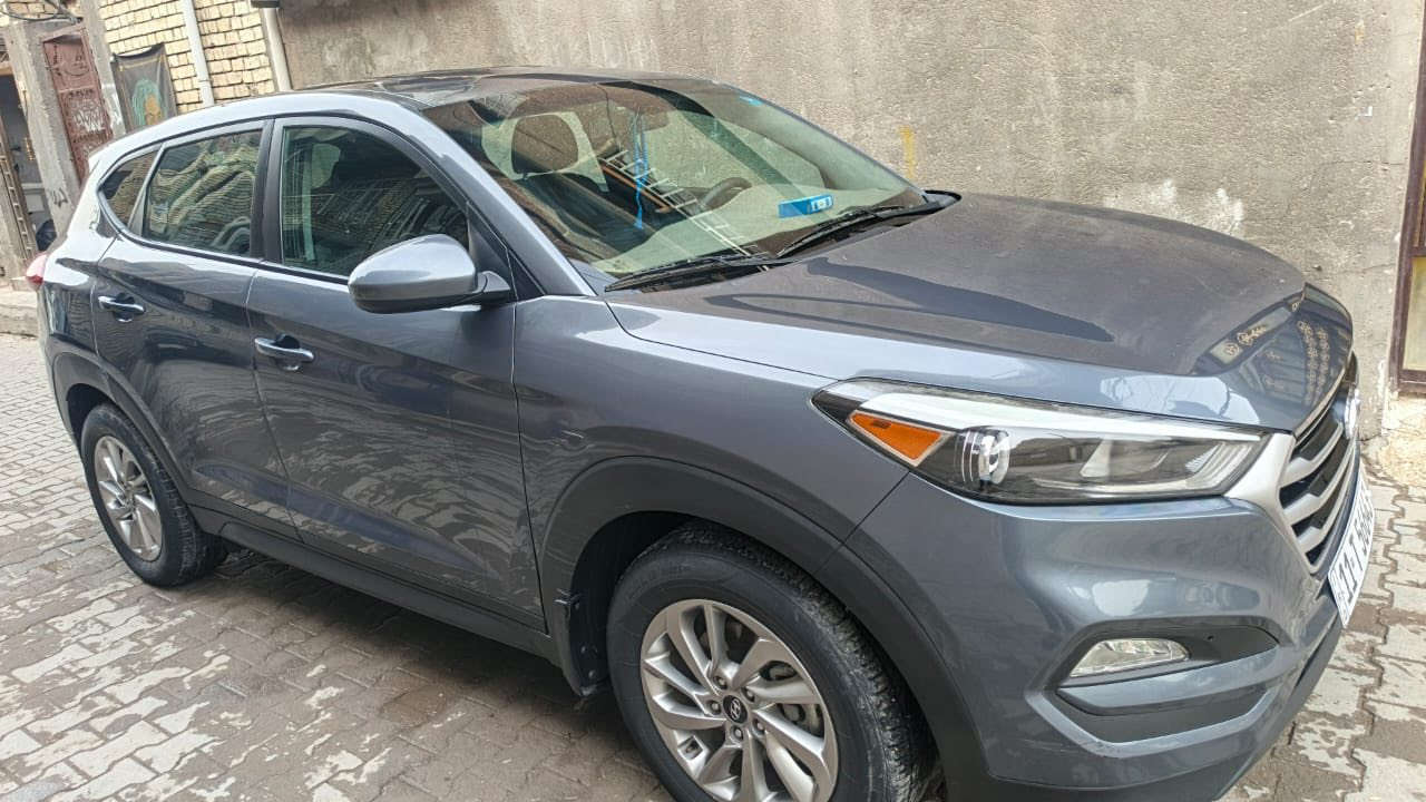 السلام عليكم سيارة توسان البيع الموصفات فول عادي وحادثه حلو بلجاملغ الخلفي ويا شويه من الباب السيارة بحله جيدة السعر ١٧٠ وبيه مجال قليل مكان السياره بغداد مدينه الصدر  مكلف بلنشر ***********
