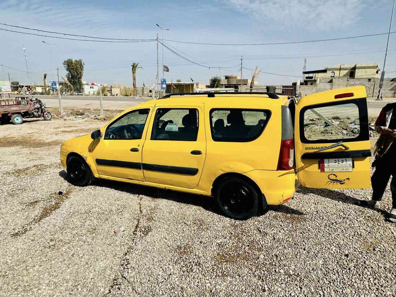 رينو 2010 جاهزه من كلشي مكينه وكير جديد حداديه جديد مصفره وكامله ًًبيع ومراوس مكان السياره غماس *********** 
السعر38 وبيه مجال بصيط
