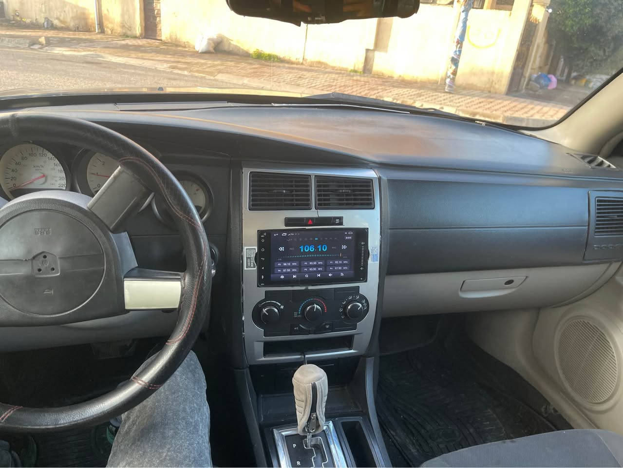 جارجر 2007 رقم سليمانيه كير ومحرك 3500المرغوب جديد بالكارتون مشدود الها حداديه من دعاميه للدعاميه كله جديد جاهزه مابيها نقص شاشه كامره كشنات كهرباء تدفئه وتبريد زينون كهربائياتها شغالها بالكامل 
بيها صبغ حزام بدون حادث 
سعر مناسب 90$
وذا اكو مراوس يعجبني اراوس كركوك, العراق


**إذا كنت صاحب هذا الإعلان وتريد حذفه لأي سبب، رجاءا أرسل رسالة إلى الدعم الفني**