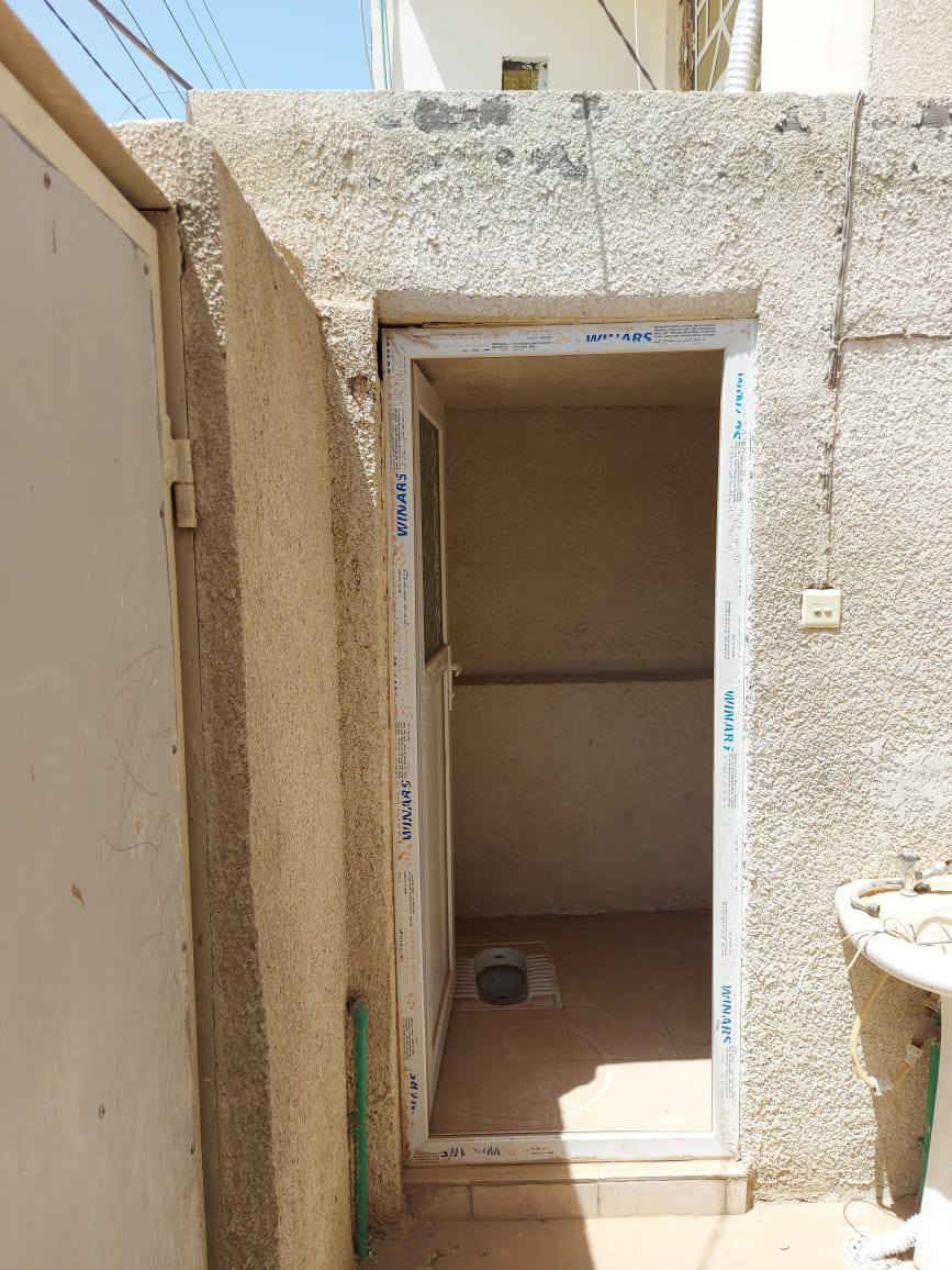 بيت و١٠٠م للايجار ب٣٨ بالوفاء مقابل الجامعه غرفه وصاله ومطبخ واستقبال ومغاسل داخليه وخارجيه كاشي سيراميك كيزر جديد تانكي واير مولده بيت جاهز من كلشي ونضيف ايجاره 350 دفع مقدمه مال شهرين


**إذا كنت صاحب هذا الإعلان وتريد حذفه لأي سبب، رجاءا أرسل رسالة إلى الدعم الفني**