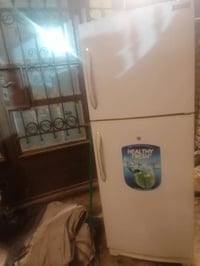 ثلاجة • حجم ١٦ • ما بيها عطل