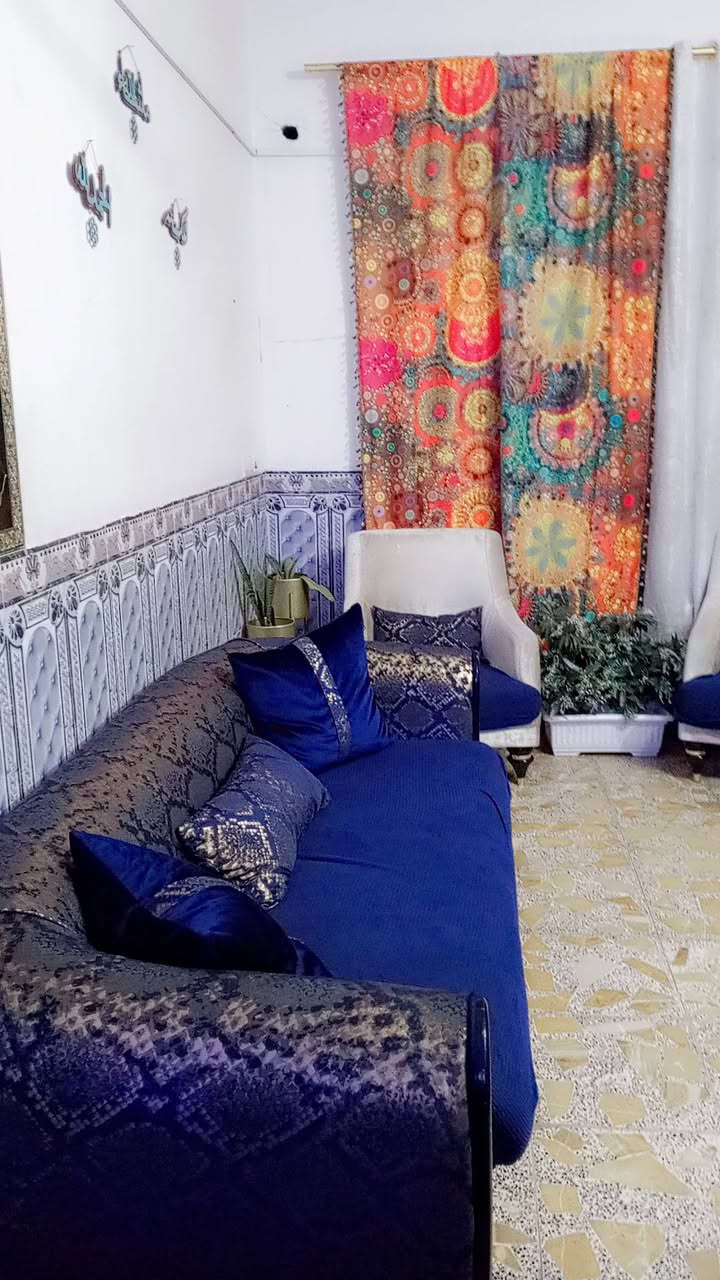 السلام عليكم تخم تركي ثقيل تكمه8مقاعد للبيع ميز طعام اربع كراسي مكان بغداد الدورة شارع ستين ***********
