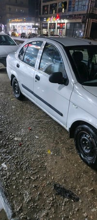 السيارة سايبا بيضاء نظيفة ومتينة مناسبة للتنقلات اليومية. السيارة بحال...