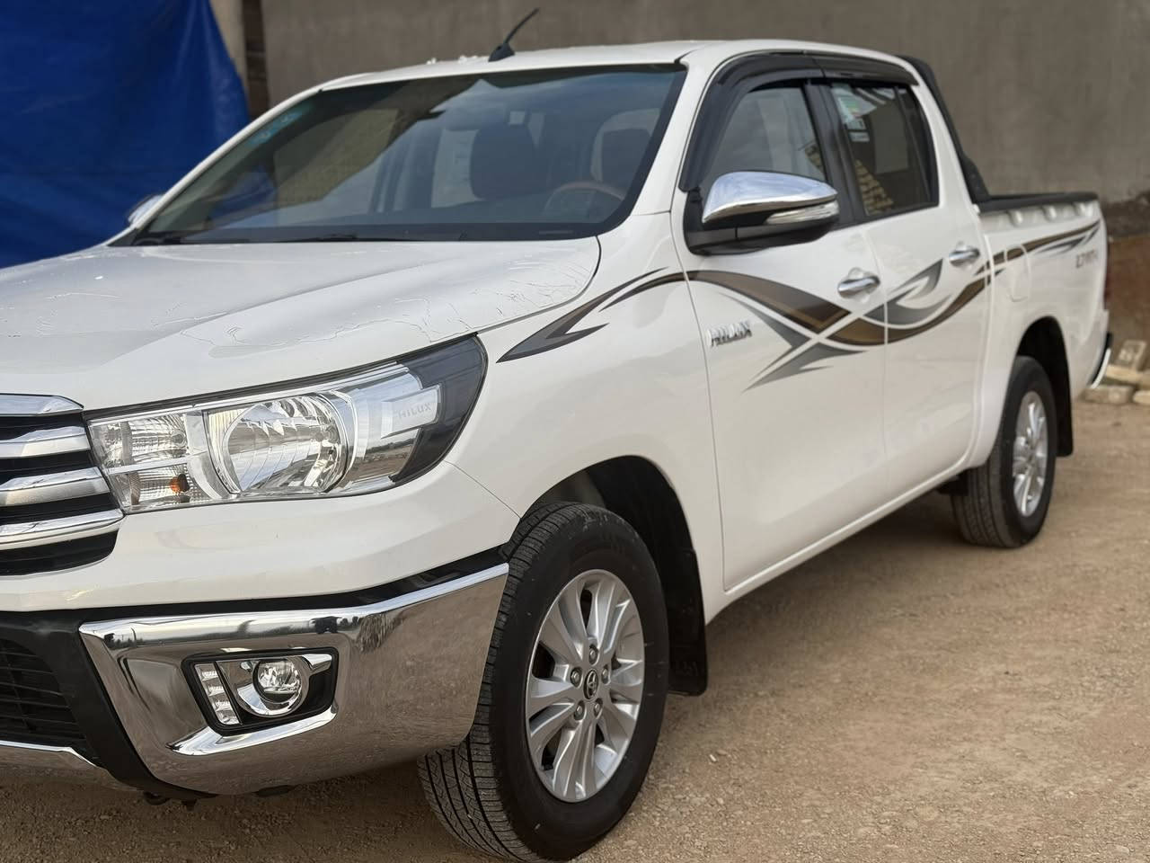 السلام عليكم بيك أب هايلوكس موديل 2017 مكفولة كفالة عامه كويتي باب اول مطلعها زيرو ع ايدي من مديلها فابلون الشركة قمارة وبنيد ماشيه 100 رقم واسط للاستفسار ***********
