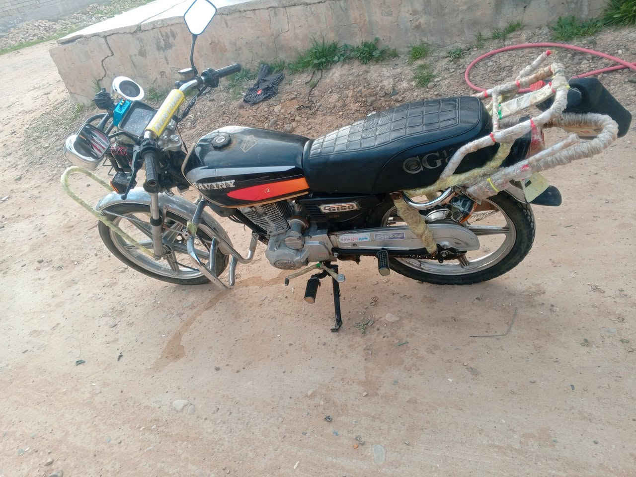 السلام عليكم 
سيفان موديل 21
محرك مفتوح مبدل ولفات 
محرك فول صوت زلال نشاط حلو ومعدل 
شرط المحرك لاتنقيص لاتبخير 
كهربائيات.. جنبزه.. امبيثري
موطور كله شغال تأخذه ماتحط عليه ربع 
مال جناي مامتعوب 
السعر ٤٠٠ الف أو تبديل بسيفان 20 نضيف أو باحدث


**إذا كنت صاحب هذا الإعلان وتريد حذفه لأي سبب، رجاءا أرسل رسالة إلى الدعم الفني**