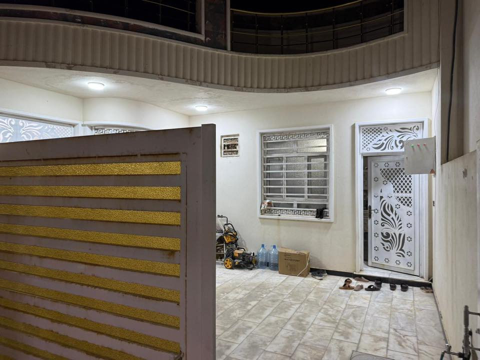 الدار للبيع مساحه 200متر صوب الشاميه المنصوريه مجمع القضات بناء درجى اولى طابق واحد مطلوب مبادره 130مليون تتحول على المشتري او يسددها البائع حسب الاتفاق السعر الكلي 400مليون مؤجرحاليا ب 750
رقم العقار 44/756
***********
