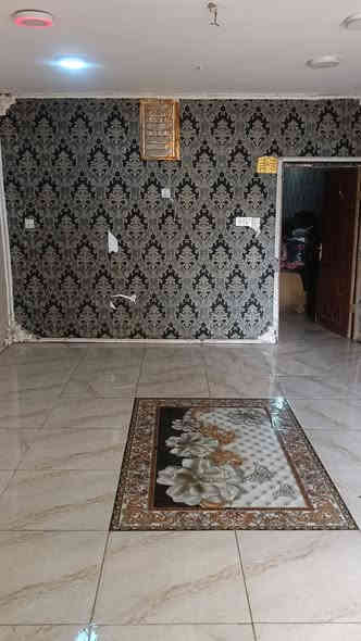 السلام عليكم 
بيت تجاوز ١١٠ متر واقع حال 
يتكون البيت 
غرفة نوم  كبيرة 
ستقبال كبير 
مطبخ 
حمامات ثنين واحد داخل المطبخ هوه حمام وتواليت
واحد داخل الغرفه 
مع البيت تانكي 
كيزر
عنوان البيت بغداد 
الغزالية نهاية شارع المركز 
ع شارع العام مقابل السرية مال الاتحادية الجديدة  السعر، 39 وبي مجال 
للاستفسار الاتصال
***********
