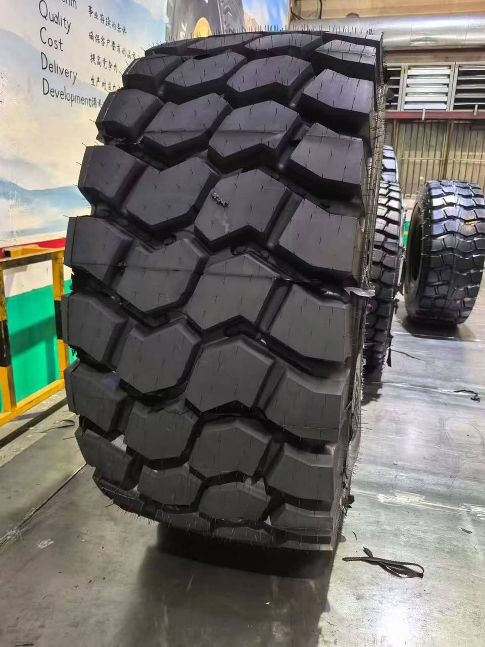 Here you have all the tires you can see...


**إذا كنت صاحب هذا الإعلان وتريد حذفه لأي سبب، رجاءا أرسل رسالة إلى الدعم الفني**