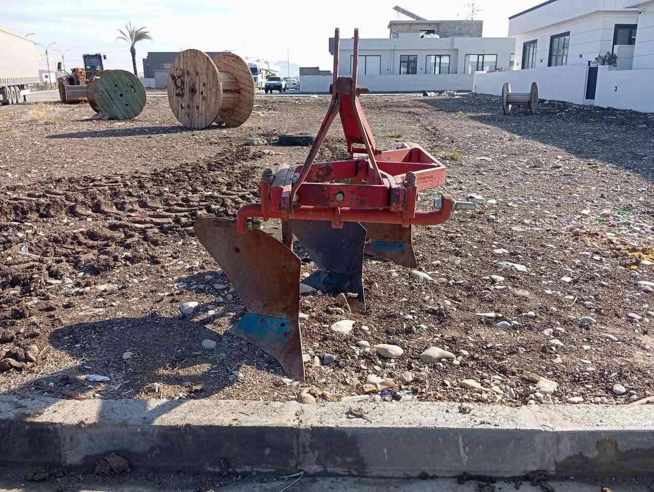 ئەم گاسنە ڕەقەم ۱٤ی کورتە بۆ فرۆشتن نرخی کۆتای ٥گەڵایە
شوێن هەڵەبجەی تازە دو لەحیمی هەیە
***********
