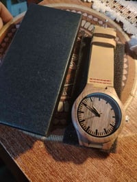 ساعة يد • للبيع