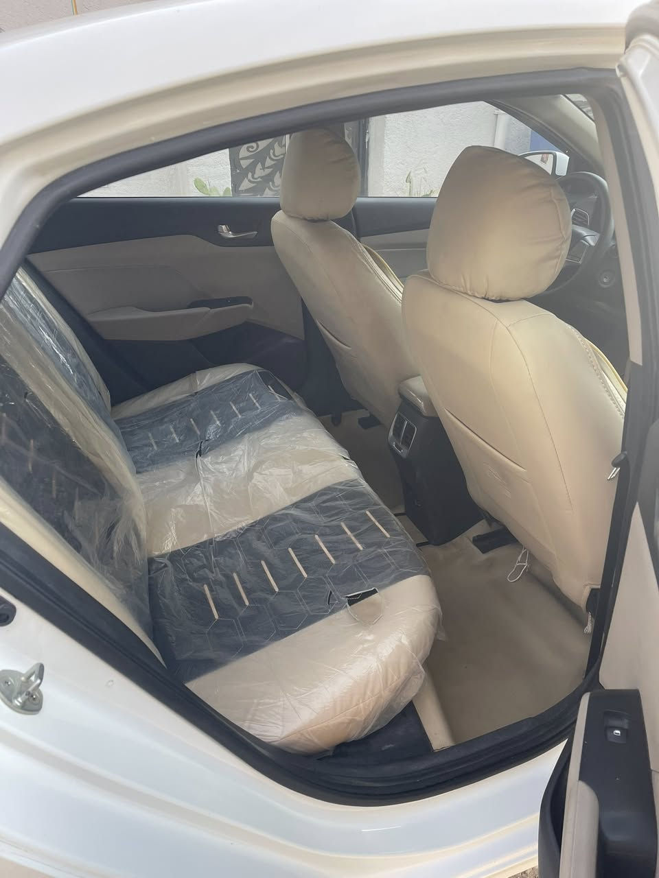 اكسنت 22 خليجي كفالة عامة رقم بغداد بأسمي مكينه 1,6 دوش گير 🇦​🇹​ 
فول مواصفات ماشية ٦٠
السعر ١٤٠ وبيها مجال للاستفسار ***********
