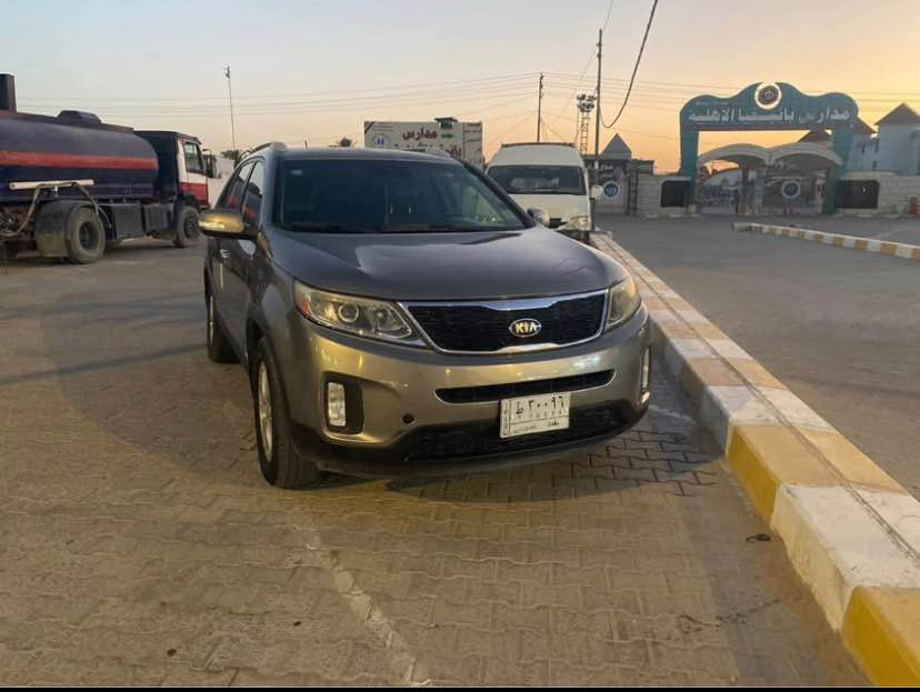 كيا سورنتو 2014 أمريكي 
السياره فول عدا الفتحه 
كشنات تدفئه 
السياره حادثها ب امريكا بنيد فقط 
وصابغين ويا ملاون الجاملغ والباب وشويه من الباب الوره وبيها بارد بل باب وره قليل 
سنويتها لل 2028مشروع وطني ب اسمنا 
بيع او مراوس  
السعر 120 وبيها مجال 
*********** النجف, العراق

