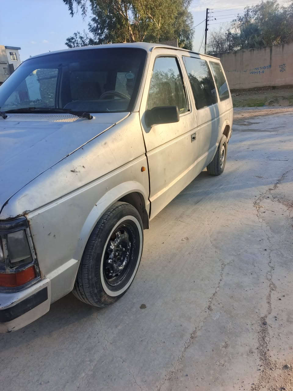 اسلام عليكم
دوج كلايزر للبيع  موديل 1989 كوبون بانزين بيها شرط الوكاله والتحويل طخم تاير جديد سياره يرادله اشويه ترتيب  تصلح اشتراكات  سعر 23 وبيها مجال لشراي الاستفسار 
*********** اسيا 
*********** كورك
