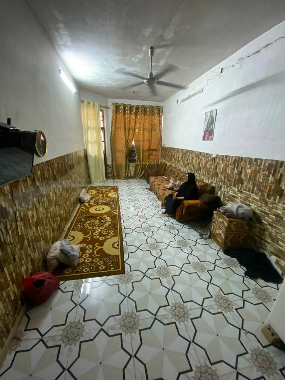 سلام عليكم بيت قاط ونص غرفه نفس الجوه وسطح جبير بسبع قصور يم أسواق علاوي عارضينه 90وبي مجال رقمي ***********
