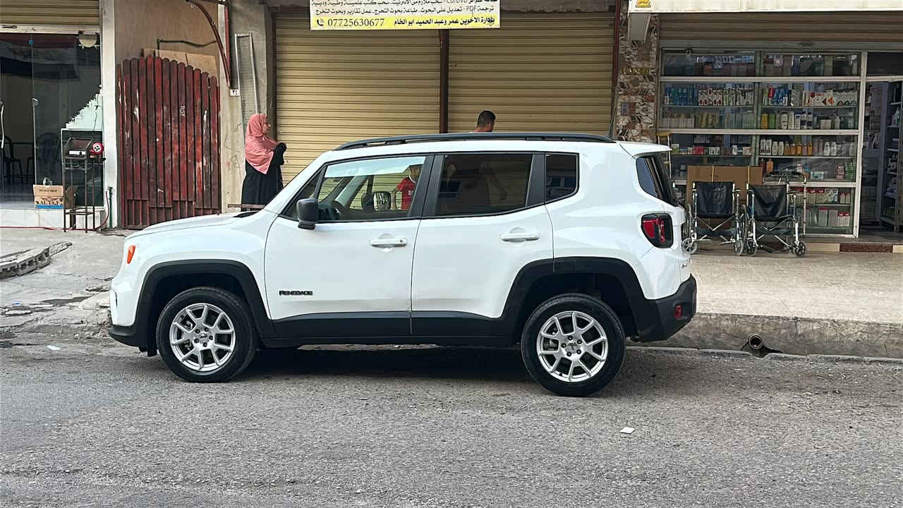 السلام وعليكم جيب رنيكد موديل 23رقم نينوى بسمي ماشيه 7000موصفات السياره لمتت فور ويل بصمه بانوراما رادار امامي شاشه جبيره سايد بريك بصمه وبعد بيها جثير موصفات ضررها نص جاملغ صبغ زايد نص باب وبيها مكانات بارد 
***********
*********** 
السعر 145وبيها مجال
